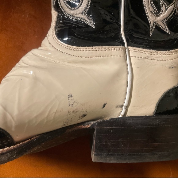 COPY - LUCCHESE BLACK AND WHITE BOOTS - Picture 9 of 13